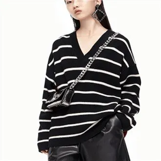 Maglia pigra a strisce a contrasto